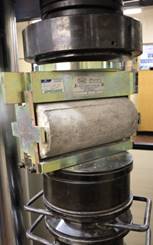 Descrição: ENSAIO TRAÇÃO POR COMPRESSÃO DIAMETRAL 2